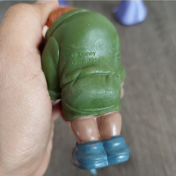 Disney Hunchback of Notre Dame Toy Figures- Quasimodo & Esmeralda - Picture 4 of 4